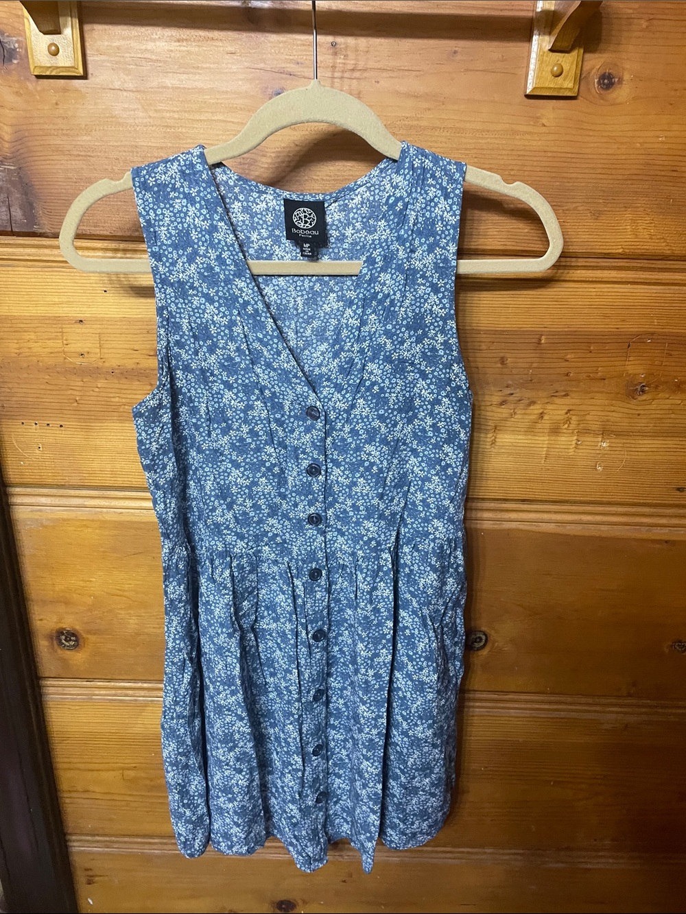 bobeau Blue Floral Button-Front V-Neck Sleeveless Top